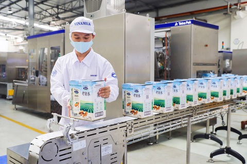 Vinamilk mở hàng xuất khẩu 10 container sữa sang Trung Quốc - Ảnh 1. Vinamilk mở hàng xuất khẩu 10 container sữa sang Trung Quốc - Ảnh 1.