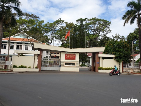 4 phụ nữ bị xử phạt vì gây rối trước trụ sở UBND tỉnh Trà Vinh - Ảnh 1. 4 phụ nữ bị xử phạt vì gây rối trước trụ sở UBND tỉnh Trà Vinh - Ảnh 1.