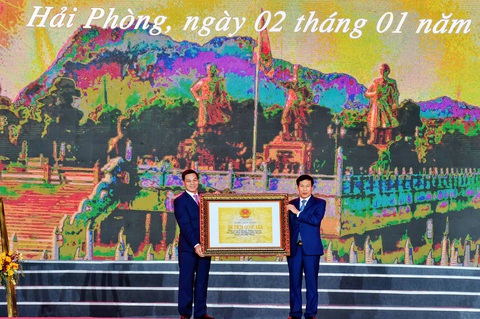 Trao bằng xếp hạng Khu di tích Bạch Đằng Giang là di tích lịch sử quốc gia - Ảnh 1. Trao bằng xếp hạng Khu di tích Bạch Đằng Giang là di tích lịch sử quốc gia - Ảnh 1.