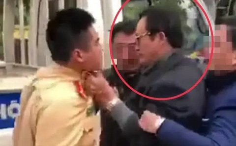 Chi cục trưởng Dân số Tuyên Quang túm áo, tát CSGT khi được yêu cầu đo nồng độ cồn - Ảnh 1. Chi cục trưởng Dân số Tuyên Quang túm áo, tát CSGT khi được yêu cầu đo nồng độ cồn - Ảnh 1.