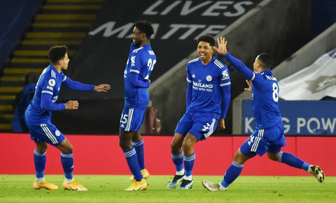 Hạ gục Chelsea, Leicester hiên ngang lên đỉnh bảng Premier League - Ảnh 1. Hạ gục Chelsea, Leicester hiên ngang lên đỉnh bảng Premier League - Ảnh 1.