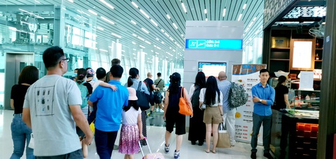 Thêm sân bay Phú Quốc tắt loa phát thanh chuyến bay - Ảnh 1. Thêm sân bay Phú Quốc tắt loa phát thanh chuyến bay - Ảnh 1.