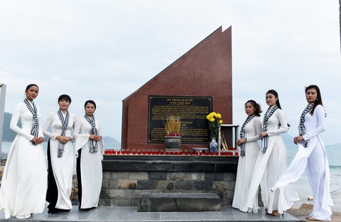 Mùa xuân biển đảo lần 10: Ta có ngày, có trời, có biển... - Ảnh 1. Mùa xuân biển đảo lần 10: Ta có ngày, có trời, có biển... - Ảnh 1.