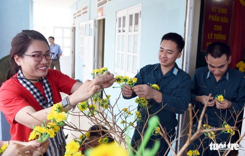 Mùa xuân biển đảo: Khởi động hành trình Tôi yêu Tổ quốc tôi năm 2021 - Ảnh 10. Mùa xuân biển đảo: Khởi động hành trình Tôi yêu Tổ quốc tôi năm 2021 - Ảnh 10.