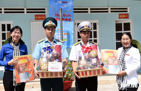 Mùa xuân biển đảo: Khởi động hành trình Tôi yêu Tổ quốc tôi năm 2021 - Ảnh 2. Mùa xuân biển đảo: Khởi động hành trình Tôi yêu Tổ quốc tôi năm 2021 - Ảnh 2.