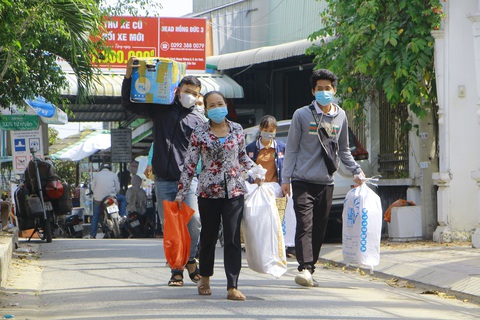 Bánh mứt quê gửi chiến sĩ biên giới Tây Nam ăn tết - Ảnh 6. Bánh mứt quê gửi chiến sĩ biên giới Tây Nam ăn tết - Ảnh 6.