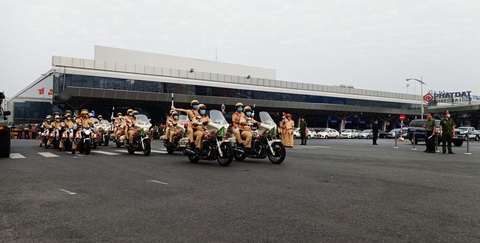 Cảnh sát vũ trang TP.HCM xuất quân bảo vệ sân bay Tân Sơn Nhất - Ảnh 4. Cảnh sát vũ trang TP.HCM xuất quân bảo vệ sân bay Tân Sơn Nhất - Ảnh 4.