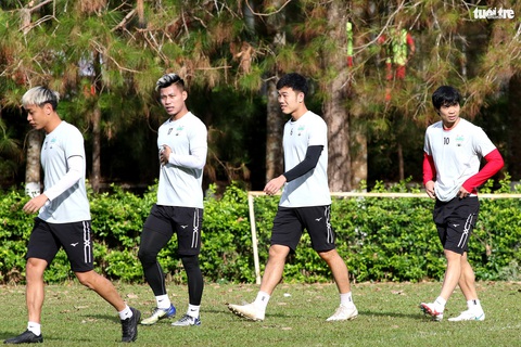 Kiatisak trêu ghẹo cầu thủ trước ngày ra mắt khán giả sân nhà Pleiku - Ảnh 1. Kiatisak trêu ghẹo cầu thủ trước ngày ra mắt khán giả sân nhà Pleiku - Ảnh 1.