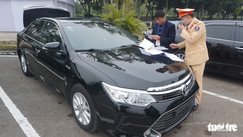 Kiểm định, gắn biển tạm thời cho 109 ôtô phục vụ Đại hội XIII - Ảnh 6. Kiểm định, gắn biển tạm thời cho 109 ôtô phục vụ Đại hội XIII - Ảnh 6.