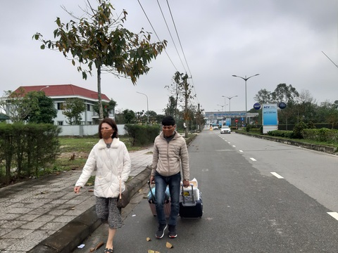 Vì sao chỉ 1 hãng taxi được đón khách ở sân bay Phú Bài? - Ảnh 4. Vì sao chỉ 1 hãng taxi được đón khách ở sân bay Phú Bài? - Ảnh 4.
