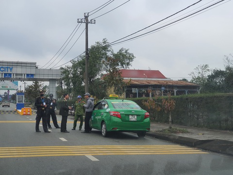 Vì sao chỉ 1 hãng taxi được đón khách ở sân bay Phú Bài? - Ảnh 2. Vì sao chỉ 1 hãng taxi được đón khách ở sân bay Phú Bài? - Ảnh 2.