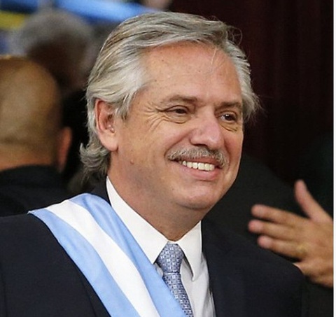 Tổng thống Argentina được tiêm liều văc xin Sputnik V đầu tiên - Ảnh 1. Tổng thống Argentina được tiêm liều văc xin Sputnik V đầu tiên - Ảnh 1.