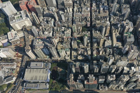 Hong Kong lần đầu phong tỏa để ngăn dịch COVID-19 - Ảnh 1. Hong Kong lần đầu phong tỏa để ngăn dịch COVID-19 - Ảnh 1.