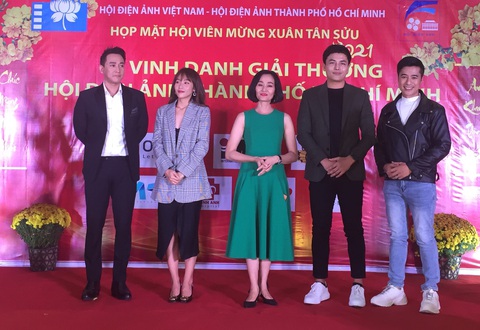 Tiệc trăng máu nhận giải thưởng Hội Điện ảnh TP.HCM - Ảnh 2. Tiệc trăng máu nhận giải thưởng Hội Điện ảnh TP.HCM - Ảnh 2.