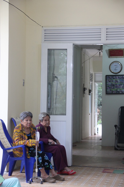 Lý Hùng, Lý Hương bật khóc trong lễ bàn giao công trình cải tạo khu dưỡng lão nghệ sĩ - Ảnh 5. Lý Hùng, Lý Hương bật khóc trong lễ bàn giao công trình cải tạo khu dưỡng lão nghệ sĩ - Ảnh 5.
