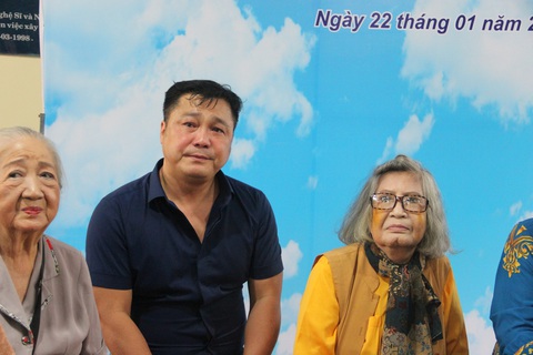 Lý Hùng, Lý Hương bật khóc trong lễ bàn giao công trình cải tạo khu dưỡng lão nghệ sĩ - Ảnh 1. Lý Hùng, Lý Hương bật khóc trong lễ bàn giao công trình cải tạo khu dưỡng lão nghệ sĩ - Ảnh 1.
