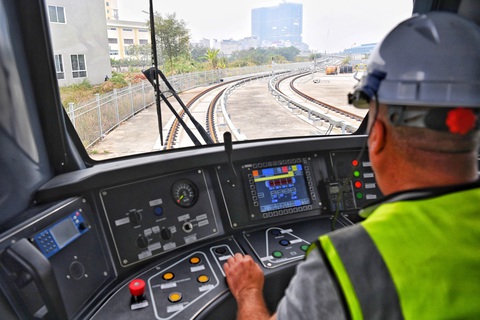 Chạy thử đoàn tàu đầu tiên của tuyến metro Nhổn - ga Hà Nội - Ảnh 3. Chạy thử đoàn tàu đầu tiên của tuyến metro Nhổn - ga Hà Nội - Ảnh 3.