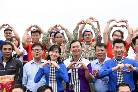 10 năm Mùa xuân biển đảo: Triệu tấm lòng vì biển đảo quê hương - Ảnh 1. 10 năm Mùa xuân biển đảo: Triệu tấm lòng vì biển đảo quê hương - Ảnh 1.