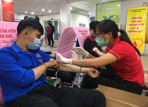 ‘Nhiều người hiến máu hàng chục lần, trong nhiều năm liên tục’ - Ảnh 2. ‘Nhiều người hiến máu hàng chục lần, trong nhiều năm liên tục’ - Ảnh 2.