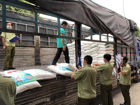 Tạm giữ 45 tấn bột ngọt Trung Quốc nghi nhập lậu - Ảnh 1. Tạm giữ 45 tấn bột ngọt Trung Quốc nghi nhập lậu - Ảnh 1.