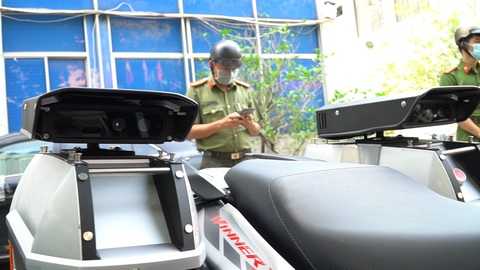 Lực lượng 363 được trang bị xe xịn, truy xuất ngay thông tin xe cộ trên đường - Ảnh 3. Lực lượng 363 được trang bị xe xịn, truy xuất ngay thông tin xe cộ trên đường - Ảnh 3.
