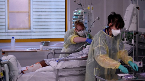 Châu Âu phát hoảng với 3 biến thể virus, tình hình rất nghiêm trọng - Ảnh 1. Châu Âu phát hoảng với 3 biến thể virus, tình hình rất nghiêm trọng - Ảnh 1.