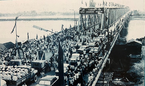 Trưng bày Chủ tịch Hồ Chí Minh - người sáng lập, lãnh đạo và rèn luyện Đảng... - Ảnh 4. Trưng bày Chủ tịch Hồ Chí Minh - người sáng lập, lãnh đạo và rèn luyện Đảng... - Ảnh 4.
