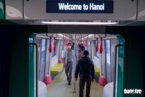 Khách tham quan metro Nhổn - ga Hà Nội nhớ đeo khẩu trang, mang CMND - Ảnh 6. Khách tham quan metro Nhổn - ga Hà Nội nhớ đeo khẩu trang, mang CMND - Ảnh 6.