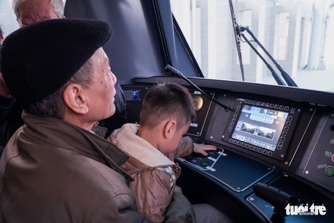 Khách tham quan metro Nhổn - ga Hà Nội nhớ đeo khẩu trang, mang CMND - Ảnh 5. Khách tham quan metro Nhổn - ga Hà Nội nhớ đeo khẩu trang, mang CMND - Ảnh 5.