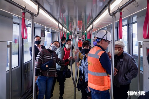 Khách tham quan metro Nhổn - ga Hà Nội nhớ đeo khẩu trang, mang CMND - Ảnh 10. Khách tham quan metro Nhổn - ga Hà Nội nhớ đeo khẩu trang, mang CMND - Ảnh 10.