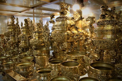 Tết xưa - Tết nay: Ai đánh bóng lư đồng nào - Ảnh 1. Tết xưa - Tết nay: Ai đánh bóng lư đồng nào - Ảnh 1.