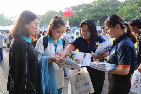 Ngày hội tư vấn tuyển sinh - hướng nghiệp 2021: Giúp thí sinh tăng cơ hội trúng tuyển - Ảnh 1. Ngày hội tư vấn tuyển sinh - hướng nghiệp 2021: Giúp thí sinh tăng cơ hội trúng tuyển - Ảnh 1.