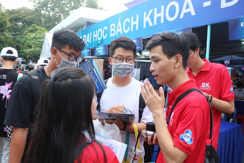 Ngày hội tư vấn tuyển sinh - hướng nghiệp sôi nổi, bổ ích tại TP.HCM - Ảnh 6. Ngày hội tư vấn tuyển sinh - hướng nghiệp sôi nổi, bổ ích tại TP.HCM - Ảnh 6.