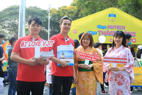 Ngày hội tư vấn tuyển sinh - hướng nghiệp sôi nổi, bổ ích tại TP.HCM - Ảnh 16. Ngày hội tư vấn tuyển sinh - hướng nghiệp sôi nổi, bổ ích tại TP.HCM - Ảnh 16.