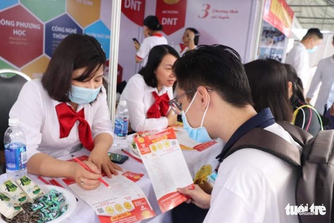 Nghỉ một ngày chợ cũng tiếc nhưng mà việc học của con là trên hết - Ảnh 3. Nghỉ một ngày chợ cũng tiếc nhưng mà việc học của con là trên hết - Ảnh 3.
