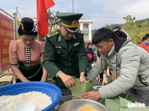 Lo tết cho đồng bào miền biên giới - Ảnh 1. Lo tết cho đồng bào miền biên giới - Ảnh 1.