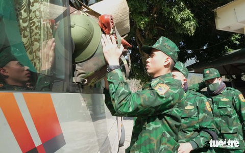 Tuổi đôi mươi lên biên cương chống dịch - Ảnh 1. Tuổi đôi mươi lên biên cương chống dịch - Ảnh 1.