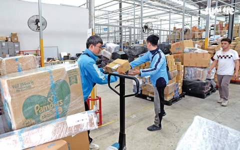 Sắm tết online tất tật từ giỏ quà đến hàng tươi sống - Ảnh 1. Sắm tết online tất tật từ giỏ quà đến hàng tươi sống - Ảnh 1.