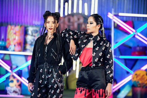 HHen Niê diễn thời trang rap-hiphop cùng 100 mẫu nhí - Ảnh 9. HHen Niê diễn thời trang rap-hiphop cùng 100 mẫu nhí - Ảnh 9.