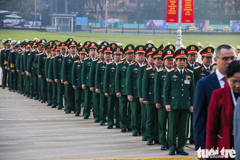 Lãnh đạo Đảng, Nhà nước vào lăng viếng Chủ tịch Hồ Chí Minh, tưởng niệm các anh hùng liệt sĩ - Ảnh 9. Lãnh đạo Đảng, Nhà nước vào lăng viếng Chủ tịch Hồ Chí Minh, tưởng niệm các anh hùng liệt sĩ - Ảnh 9.