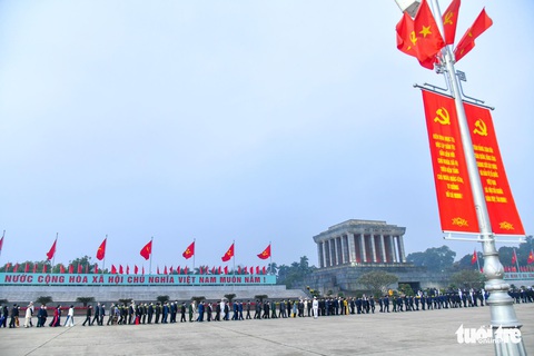 Lãnh đạo Đảng, Nhà nước vào lăng viếng Chủ tịch Hồ Chí Minh, tưởng niệm các anh hùng liệt sĩ - Ảnh 7. Lãnh đạo Đảng, Nhà nước vào lăng viếng Chủ tịch Hồ Chí Minh, tưởng niệm các anh hùng liệt sĩ - Ảnh 7.