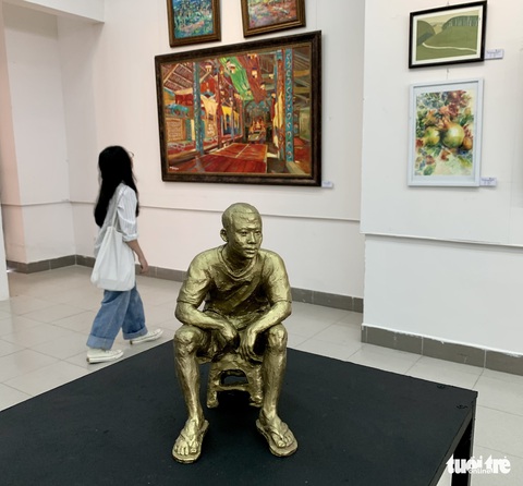 Vẽ tranh gây quỹ giúp người bị ảnh hưởng bởi COVID-19 - Ảnh 3. Vẽ tranh gây quỹ giúp người bị ảnh hưởng bởi COVID-19 - Ảnh 3.