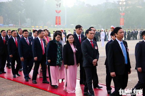 Lãnh đạo Đảng, Nhà nước vào lăng viếng Chủ tịch Hồ Chí Minh, tưởng niệm các anh hùng liệt sĩ - Ảnh 10. Lãnh đạo Đảng, Nhà nước vào lăng viếng Chủ tịch Hồ Chí Minh, tưởng niệm các anh hùng liệt sĩ - Ảnh 10.