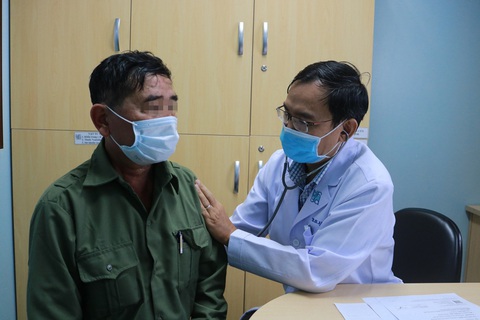 Chương trình tư vấn trực tuyến bệnh phổi tắc nghẽn mãn tính: Sát thủ vô hình - Ảnh 3. Chương trình tư vấn trực tuyến bệnh phổi tắc nghẽn mãn tính: Sát thủ vô hình - Ảnh 3.