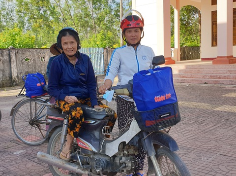 Khi Tết đến với hai mẹ con 94 và 62 tuổi, mắt họ rưng rưng... - Ảnh 8. Khi Tết đến với hai mẹ con 94 và 62 tuổi, mắt họ rưng rưng... - Ảnh 8.