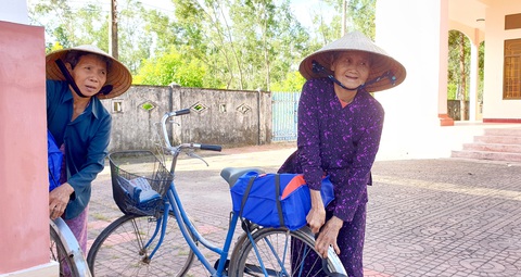Khi Tết đến với hai mẹ con 94 và 62 tuổi, mắt họ rưng rưng... - Ảnh 7. Khi Tết đến với hai mẹ con 94 và 62 tuổi, mắt họ rưng rưng... - Ảnh 7.