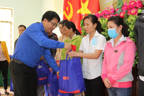 Khi Tết đến với hai mẹ con 94 và 62 tuổi, mắt họ rưng rưng... - Ảnh 2. Khi Tết đến với hai mẹ con 94 và 62 tuổi, mắt họ rưng rưng... - Ảnh 2.