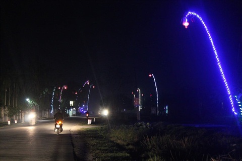 Dựng nêu tết, 3 người thương vong vì điện giật - Ảnh 1. Dựng nêu tết, 3 người thương vong vì điện giật - Ảnh 1.