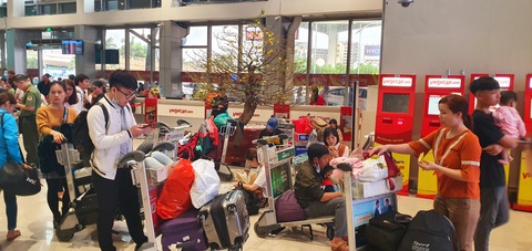 Hàng không bơm thêm vé rẻ, tặng hành lý ký gửi dịp tết - Ảnh 1. Hàng không bơm thêm vé rẻ, tặng hành lý ký gửi dịp tết - Ảnh 1.
