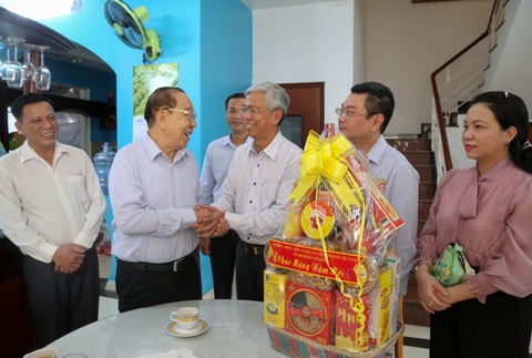 Đã là lãnh đạo thì phải chăm lo đời sống nhân dân - Ảnh 2. Đã là lãnh đạo thì phải chăm lo đời sống nhân dân - Ảnh 2.